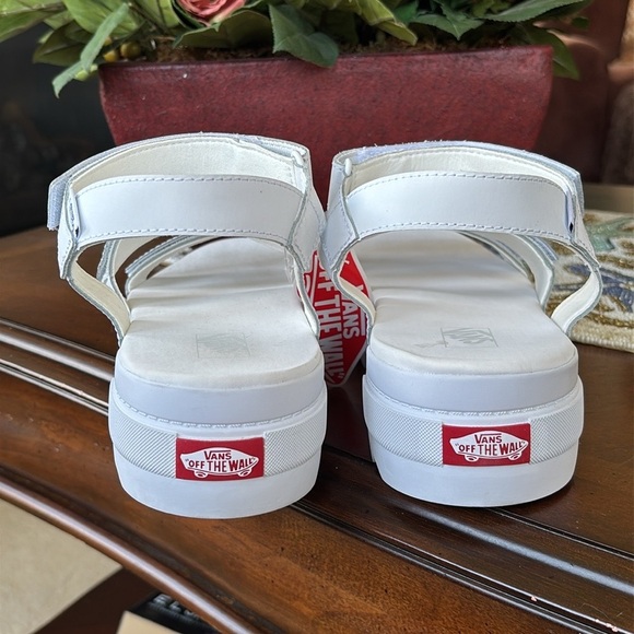 Brand New Vans Genuine Leather Colfax Sandals in True White Adjustable Straps - Picture 3 of 16